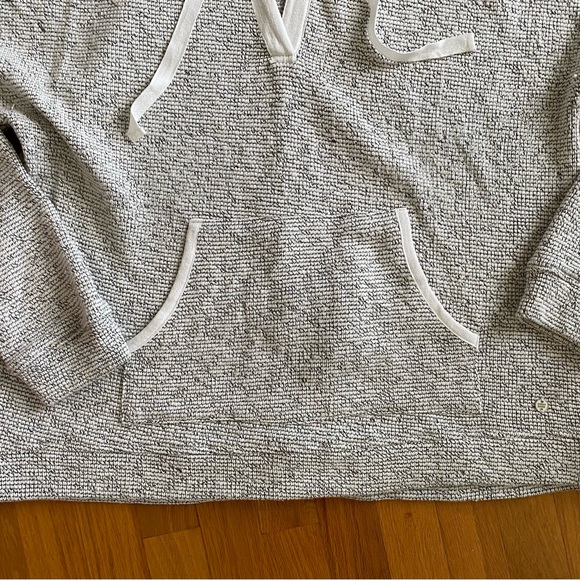 Point Zero sweater with hood - Picture 3 of 3